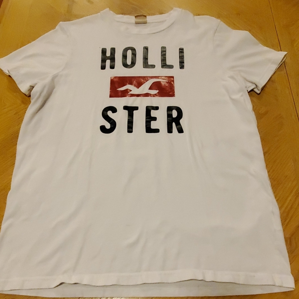 Men's white tee